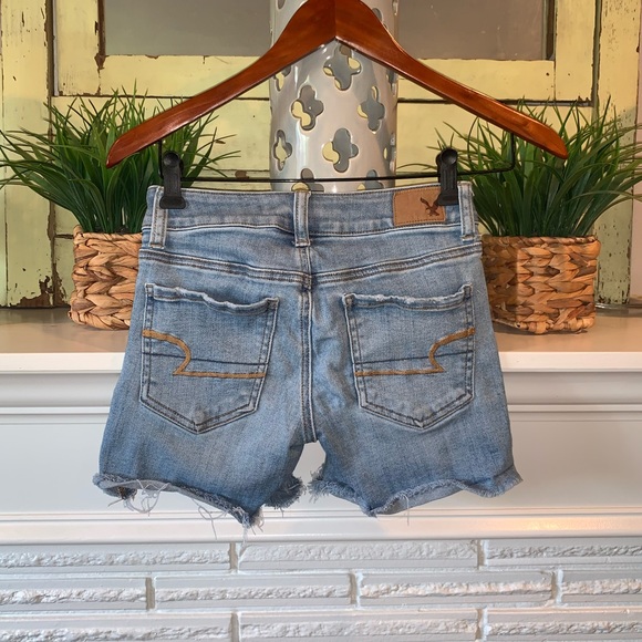 American Eagle Shorts High Rise Cuffed Midi 00